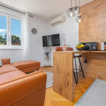 Apartman Awesome In With Kitchen